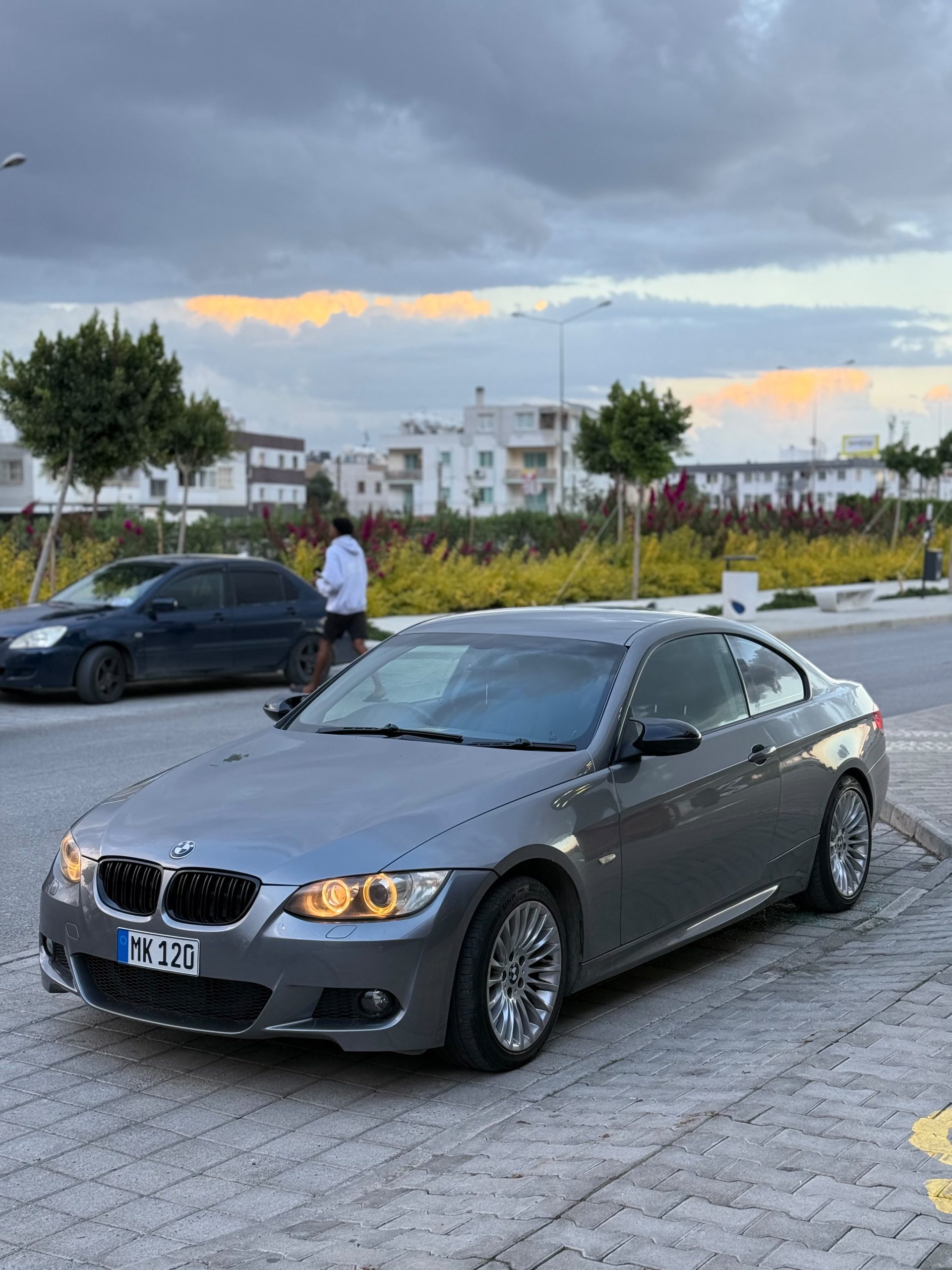 BMW E93 320İ