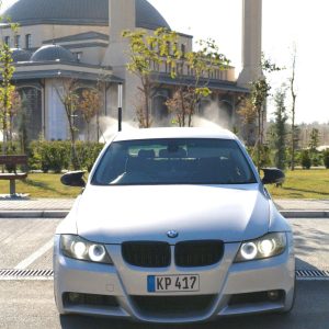 E90