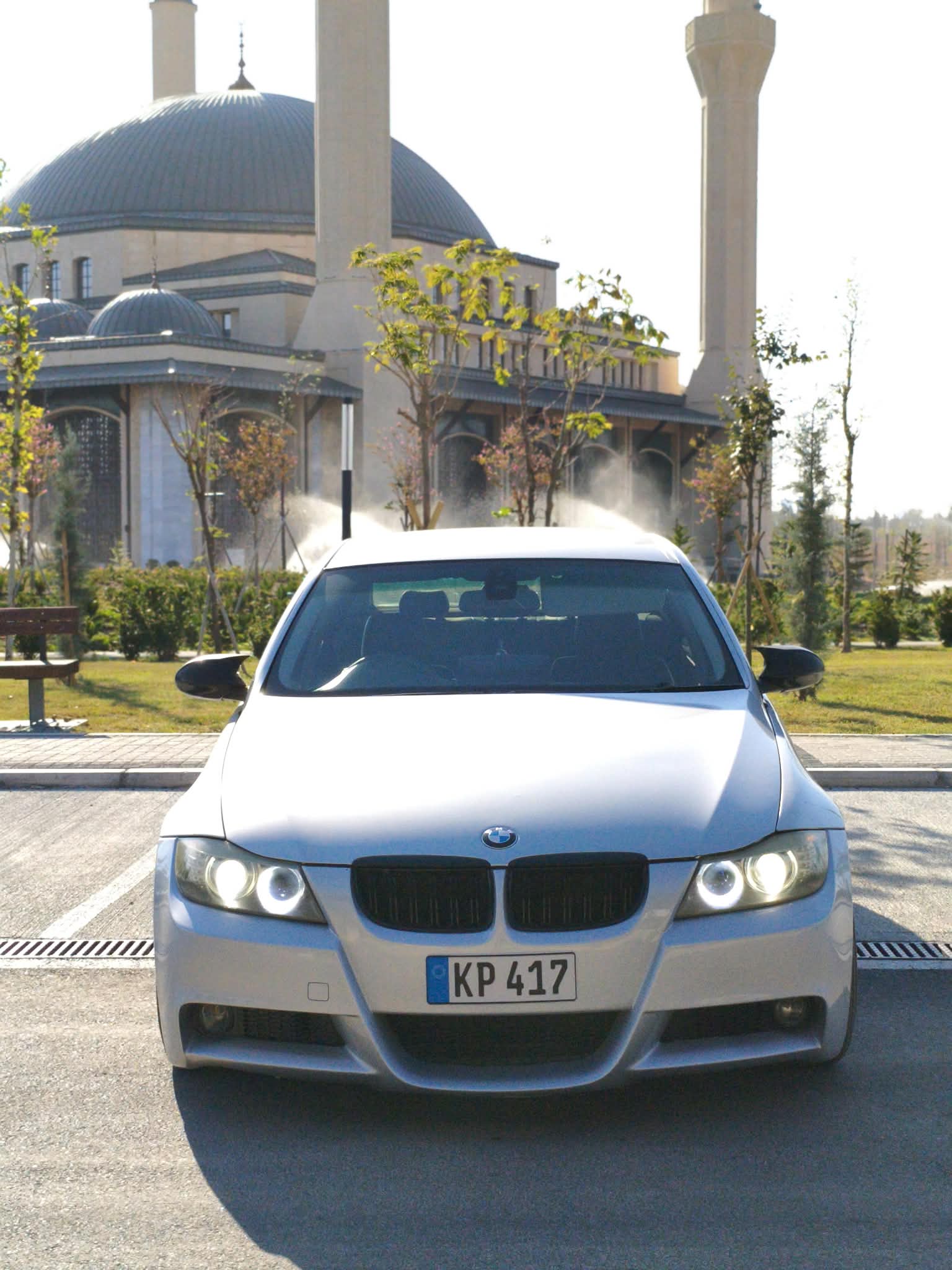 E90